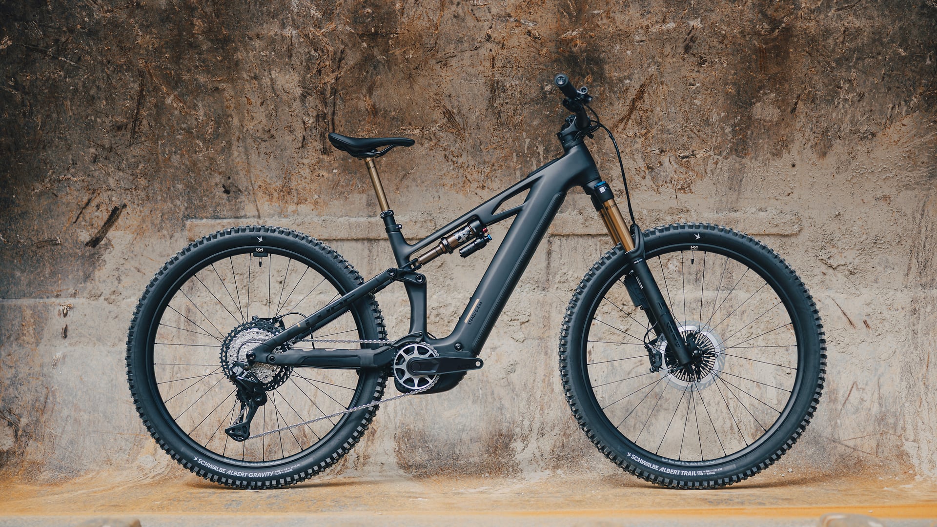 Cube Stereo Hybrid ONE44 HPC AT 800 carbon'n'gold