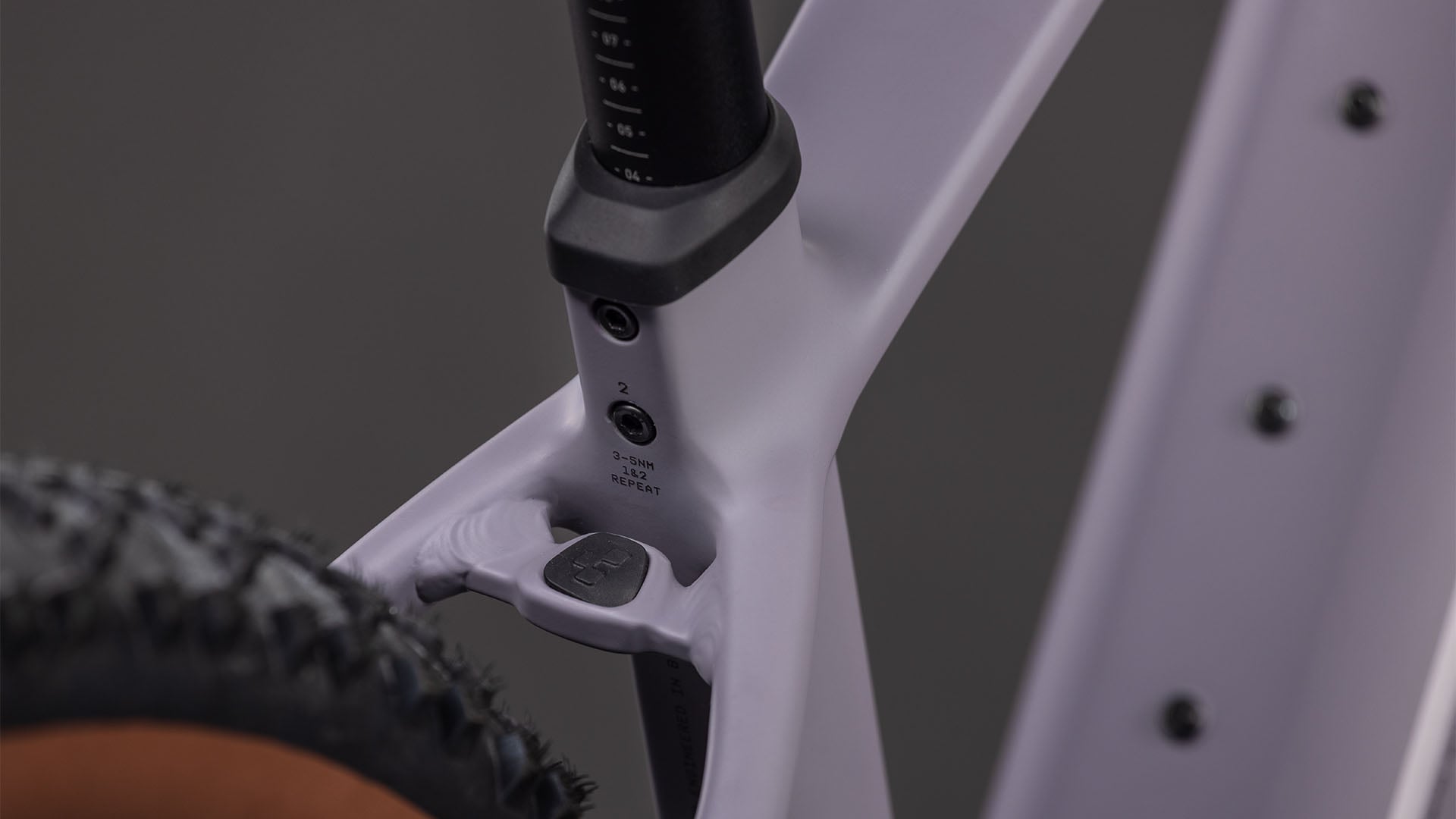 Cube Reaction Hybrid Performance 600 plumgrey'n'black