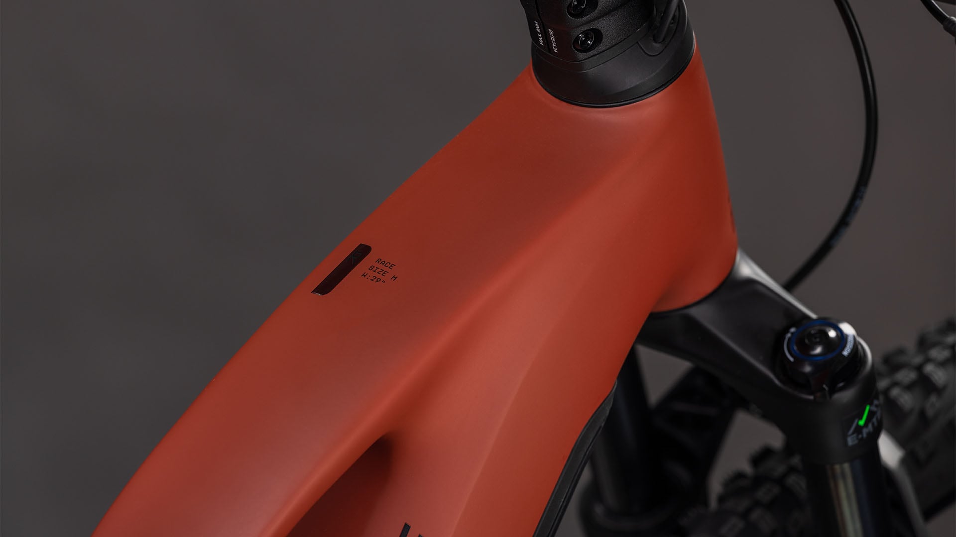 Cube Reaction Hybrid Race 800 amber'n'black