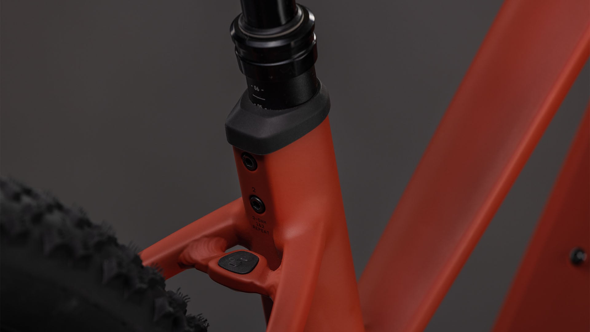 Cube Reaction Hybrid Race 800 amber'n'black
