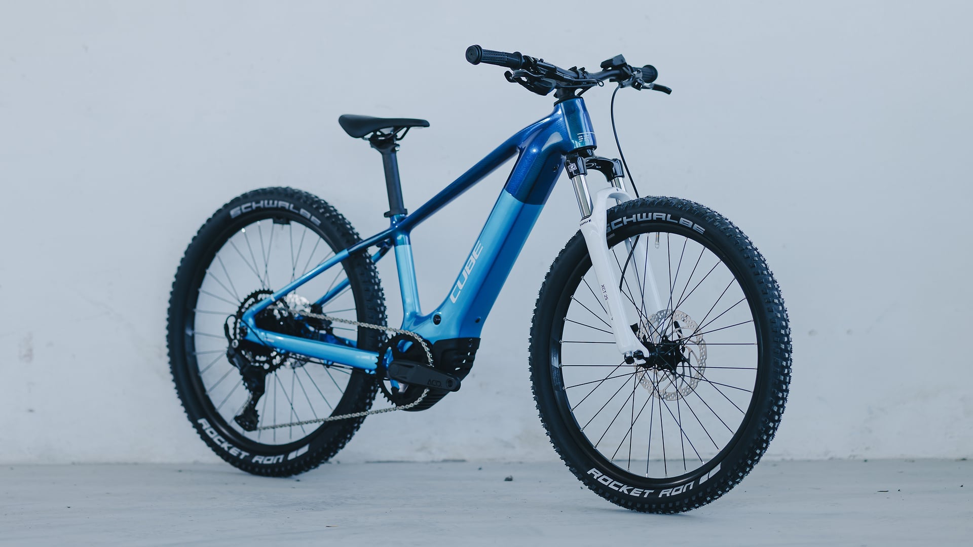 Cube Acid 240 Hybrid Rookie Pro 400X actionteam