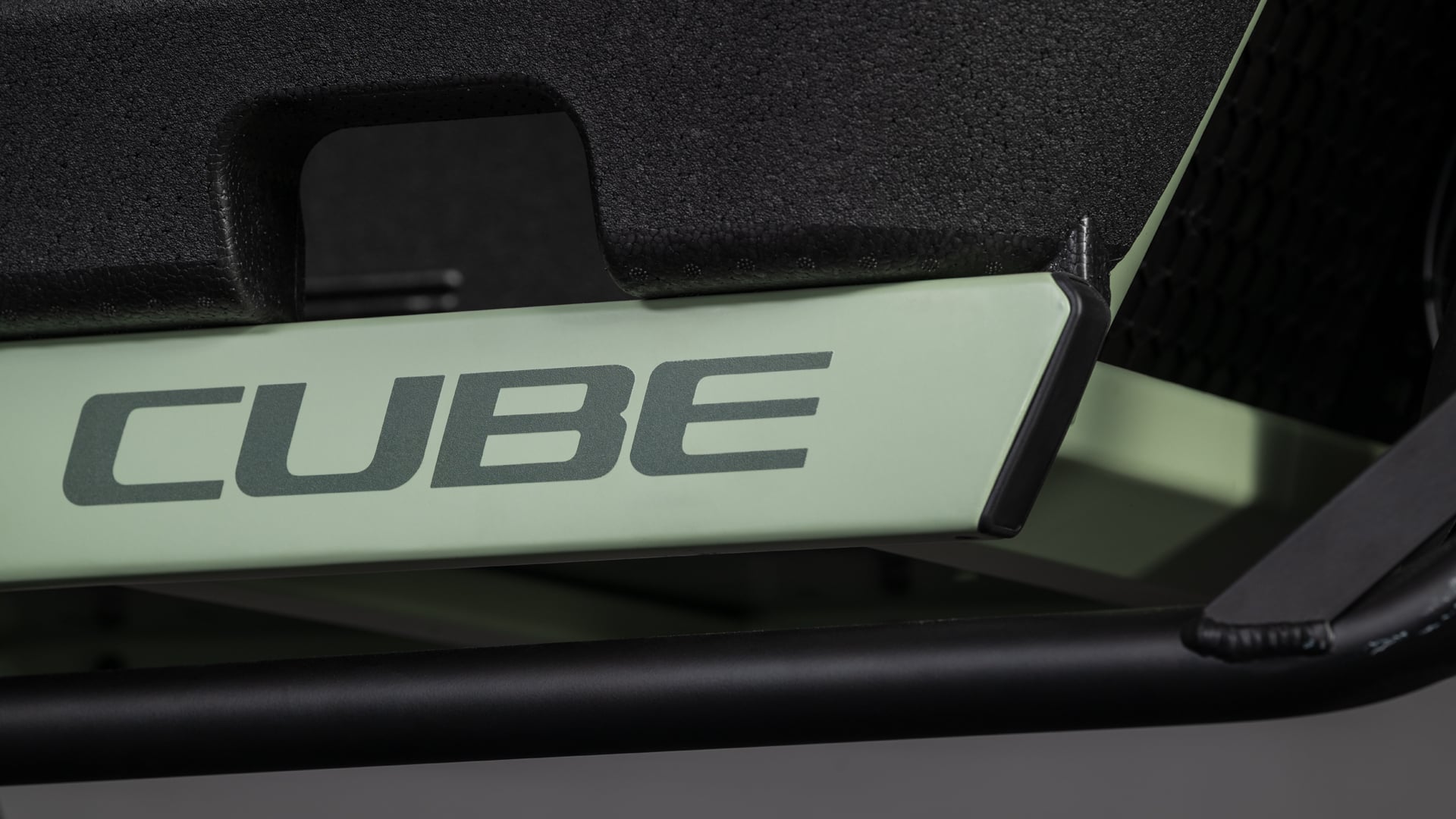 Cube Cargo Hybrid 800 pea'n'reflex