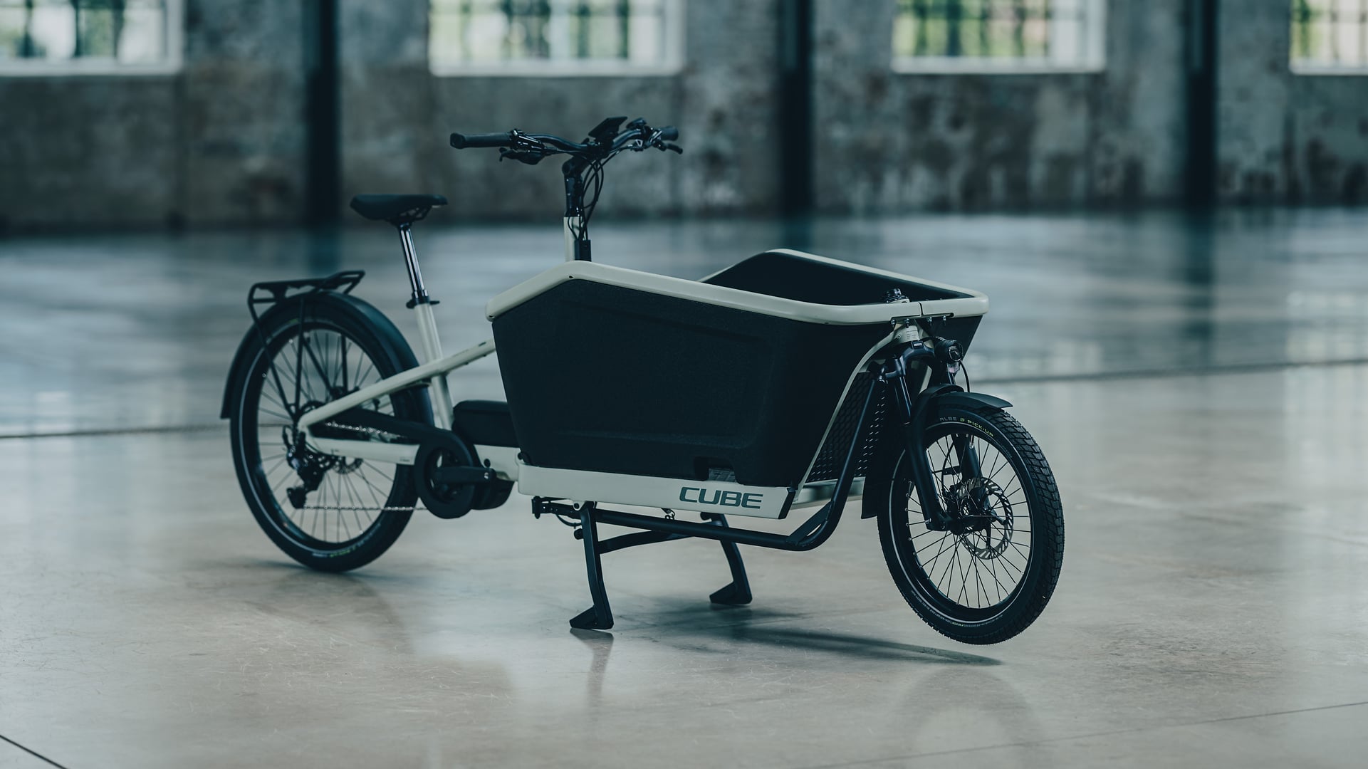 Cube Cargo Hybrid 800 pea'n'reflex