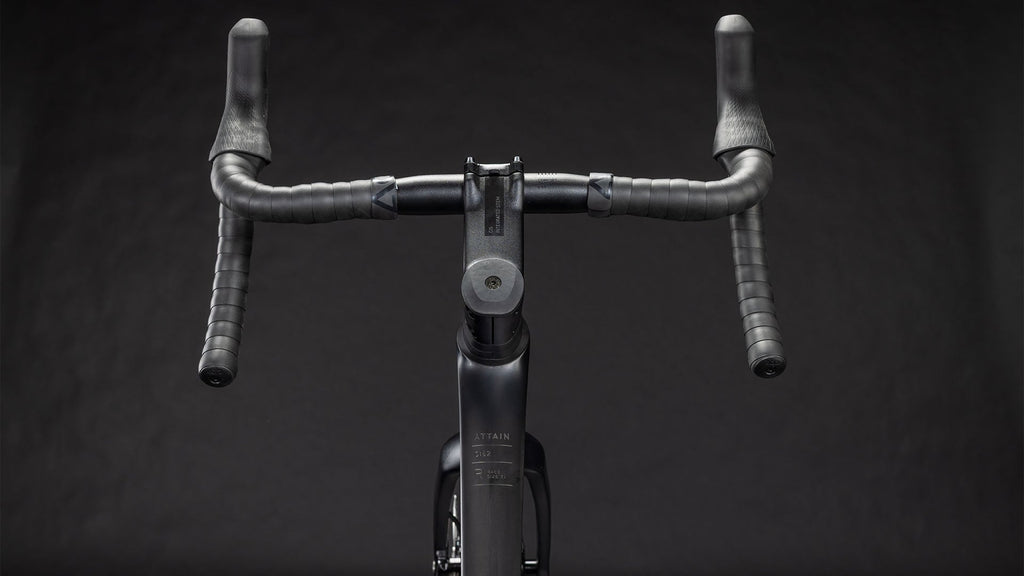Cube Attain C:62 Race blackline