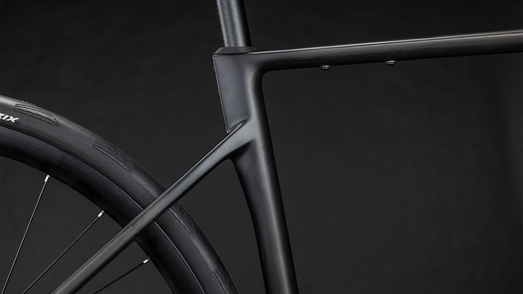 Cube Attain C:62 Race blackline