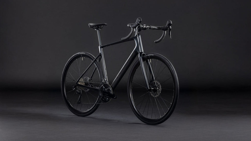 Cube Attain C:62 Race blackline