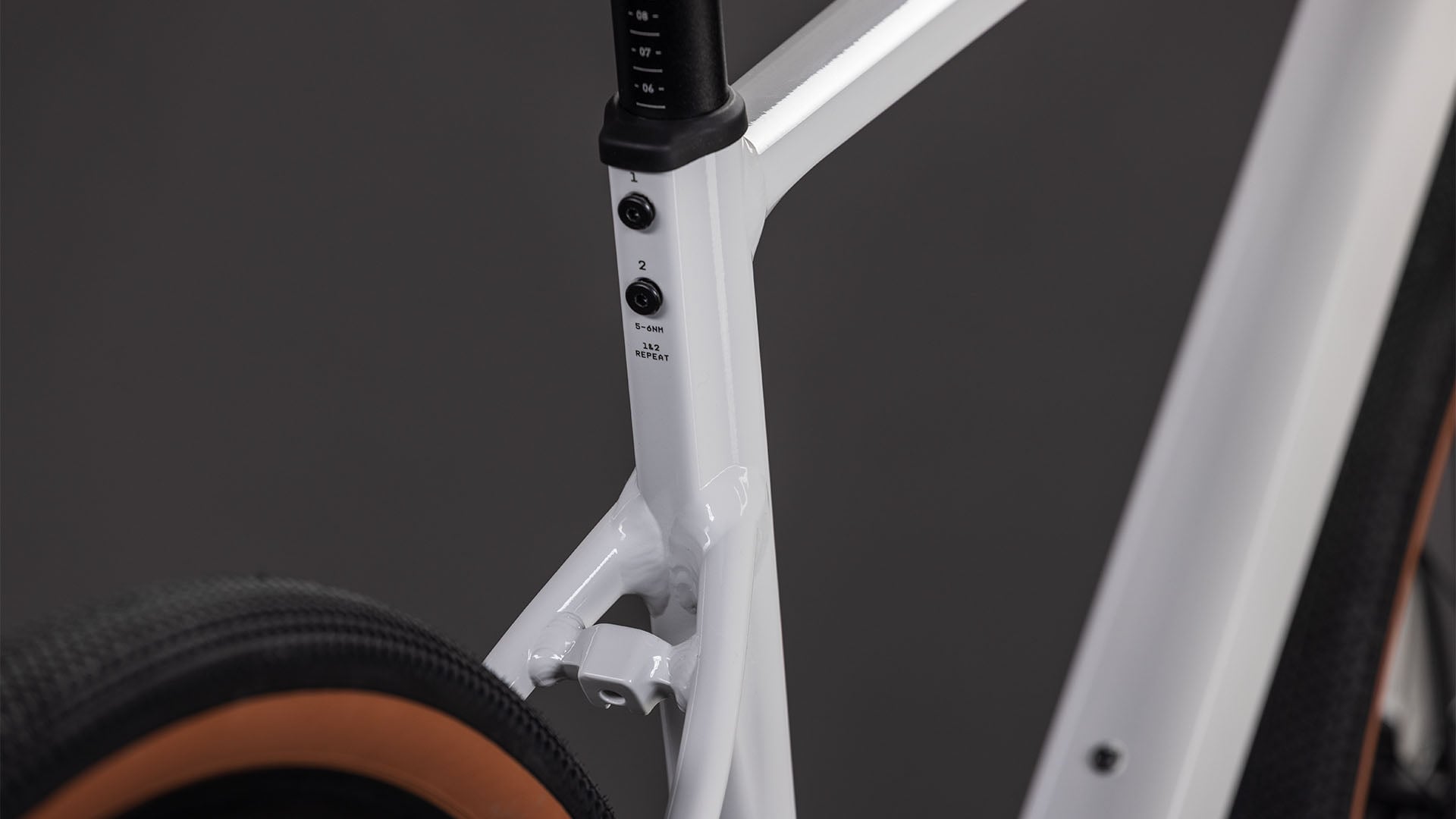 Cube Nuroad EX cotton'n'grey