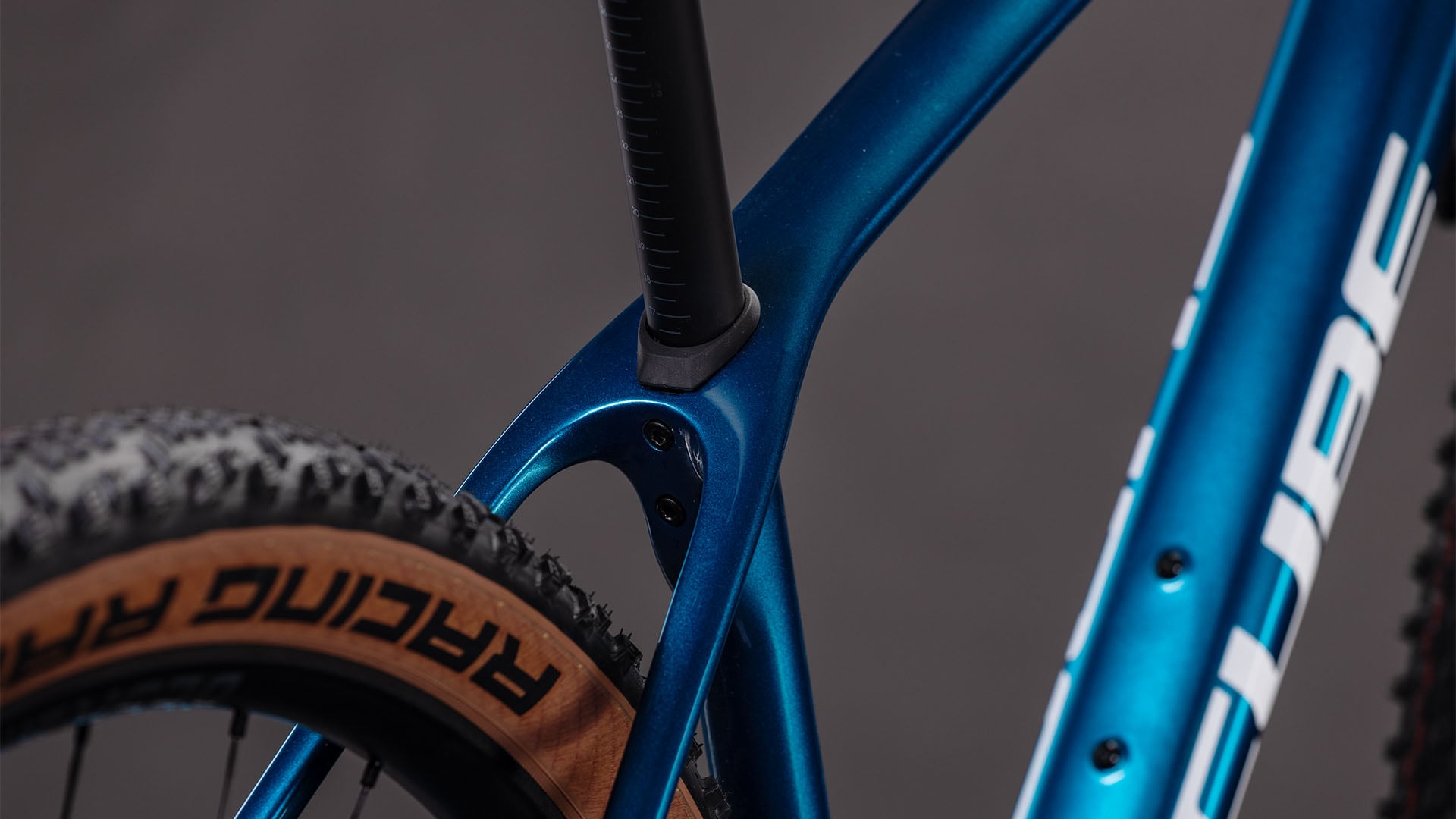 Cube Reaction C:62 SLX electricblue'n'white