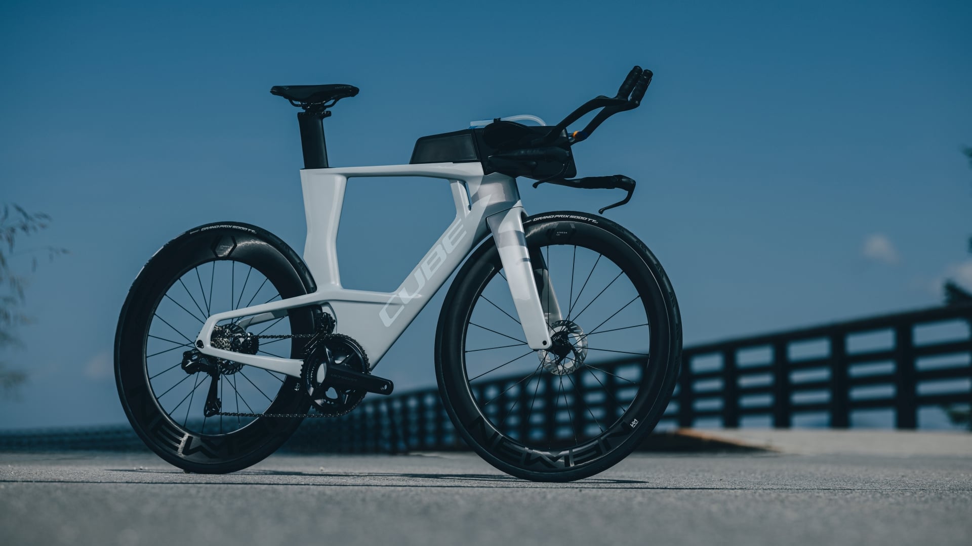 Cube Aerium C:68X Race foggrey'n'white